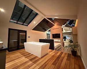 Vrijstaande woning in Sellingen met luxe bad en groene accenten in Zuidoost Groningen, Groningen.