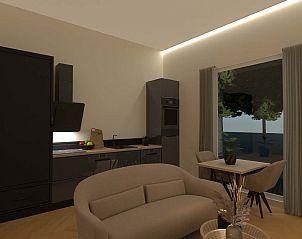 Zonsondergang boven vakantiewoningen bij meer in Sellingen, Zuidoost Groningen, Groningen.