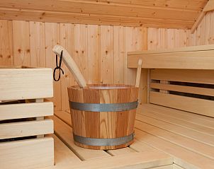 Luxe sauna in Vakantiehuis Heerd Wellness de Luxe, Vlagtwedde, ideaal voor ontspanning.