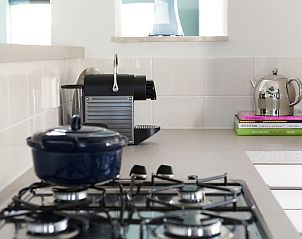 Keuken met moderne apparatuur in Vakantiehuis Heerd Wellness de Luxe, Vlagtwedde, ideaal voor koken.