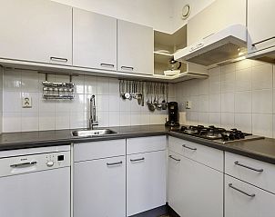 Moderne keuken in Vakantiehuis Bellingwolde Comfort, Vlagtwedde, Zuidoost Groningen.