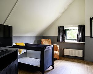Gezellige zolderkamer in Vakantiehuis Vosseberghuis Prestige & Outdoor Spa, Vlagtwedde, ideaal voor kinderen.