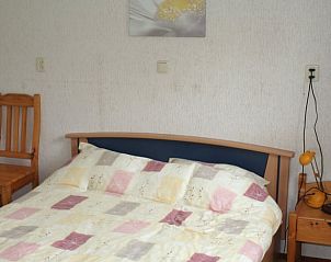 Gezellige slaapkamer in Vakantiehuis in Veelerveen, biedt comfort en rust in de provincie Groningen.