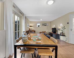 Badkamer met wasmachine in Rutershoeske vakantiehuis Veendam, Groningen.