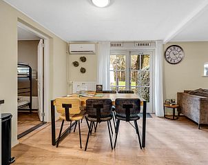 Airconditioning en groene decoratie in Rutershoeske vakantiehuis, Veendam.