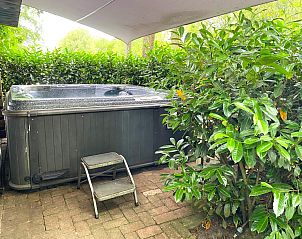 Gezellig terras bij Rutershoeske vakantiehuis in Veendam, Groningen.