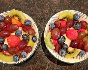 Vers fruit voor een gezond ontbijt in bed & breakfast DE DOBBE in Glimmen, Groningen.