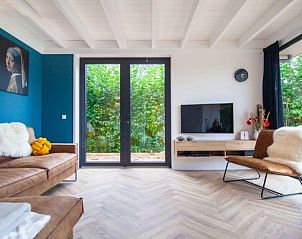 Gezellige zithoek in Huisje in Haren, vakantiehuis in Groningen, met moderne inrichting.