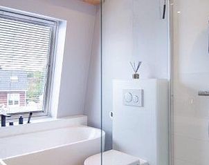 Moderne badkamer in Huisje in Haren, vakantieverblijf in Zuidwest Groningen, met luxe voorzieningen.