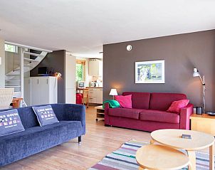 Ruime woonkamer in Vakantiehuisje in Haren, een comfortabel vakantiehuis in Zuidwest Groningen.