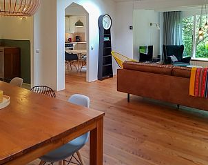 Ruime woonkamer in Huisje in Haren vakantiehuis, Zuidwest Groningen