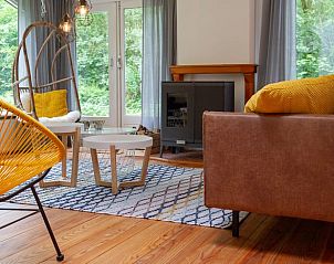 Comfortabele zithoek met open haard in Huisje in Haren, Groningen