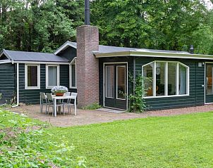 Achterkant van Huisje in Haren vakantiehuis met tuin, Zuidwest Groningen