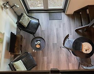 Bovenaanzicht van woonkamer in Vakantiehuisje in Noordwijk, Zuidwest Groningen.