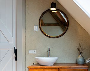 Moderne keuken in vakantiehuis L241 in Nederweert, Limburg met gasfornuis.