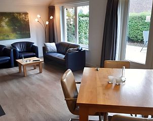 Ruime zithoek in Vakantiehuisje in Nederweert, Limburg. Comfort en ontspanning in deze vakantiewoning.