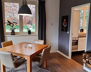 Eetkamer met uitzicht in Vakantiehuisje in Nederweert, Midden Limburg. Gezellig dineren in deze vakantiewoning in Limburg.
