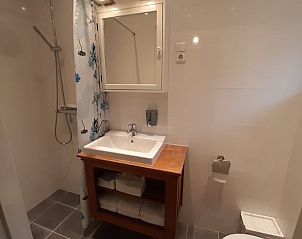 Stijlvolle badkamer in Vakantiehuisje in Nederweert, Limburg. Ontspan in deze vakantiewoning in Midden Limburg.