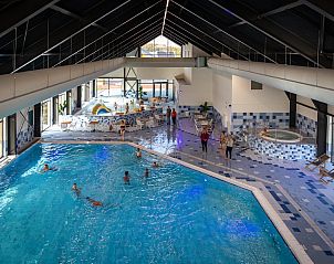 Binnenzwembad bij Vrijstaande woning in Thorn, vakantiehuis in Limburg met ontspanningsmogelijkheden.
