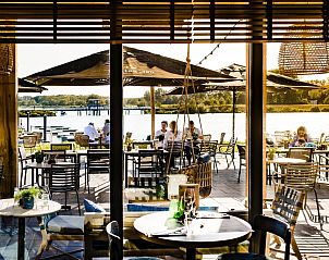 Uitzicht op het terras van Vrijstaande woning in Thorn, vakantiehuis in Limburg met panoramisch meerzicht.