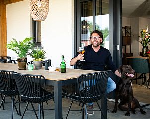 Gezellig terras bij Vrijstaande woning in Thorn, vakantiehuis in Limburg, ideaal voor een drankje en ontspanning.