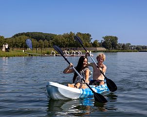 Kajakken op het water nabij Vrijstaande woning in Thorn, vakantiehuis in Limburg voor avontuurlijke activiteiten.