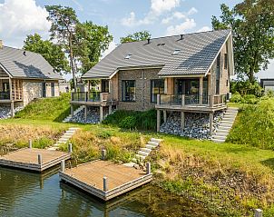 Guest house 380808 - Bungalow Noord Limburg - 4-persoons waterwoning | 4CE