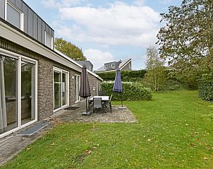 Geniet van de ruime tuin en het terras van de Vrijstaande woning in Arcen, een vakantiehuis in het groene Arcen, Noord Limburg.