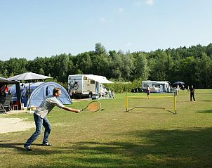 Kampeerplaats Comfort in Belfeld, Noord Limburg biedt een levendige kampeerervaring in de natuur met sportieve activiteiten en ruime staanplaatsen.
