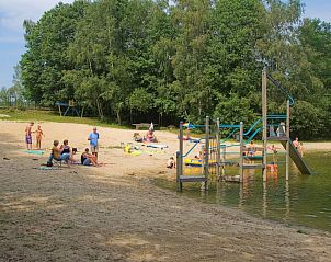 Zandstrand bij Vakantiehuis Cube Magnifique 10 in Belfeld, Noord Limburg ideaal voor zonaanbidders.