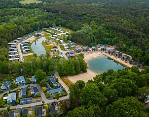 Overzicht van Vakantiehuis L-Cube Sauna 4 in Belfeld, Noord Limburg, met waterpartijen en natuur.