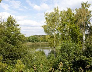 Prachtig uitzicht op het meer vanuit Vakantiehuis L-Cube Sauna 4 in Belfeld, Noord Limburg.