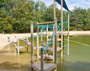 Kinderen ontdekken de natuur bij Vakantiehuis L-Cube Sauna 4 in Belfeld, Noord Limburg.