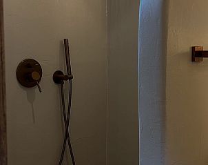 Landelijk pad bij Vakantiehuisje in America, Noord Limburg, ideaal voor wandelingen in de natuur.