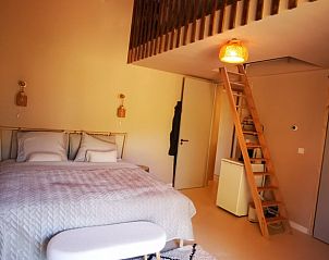 Comfortabele slaapkamer in Vakantiehuisje in America, Noord Limburg, met knusse inrichting.