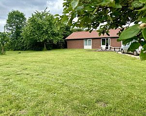Fietspad langs de Maas bij L312 vakantiehuis in Beesel, Noord Limburg.