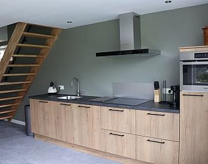 Volledig uitgeruste keuken in Vakantiehuis in Baexem, Noord Limburg met moderne apparatuur.