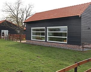 Guest house 385614 - Holiday property Noord Limburg - Huisje Met de kippen Op Stok/Sierkip