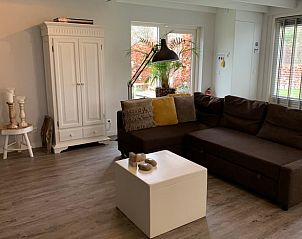 Sfeervolle zithoek in Vakantiehuisje in Heythuysen, Noord Limburg, Limburg.