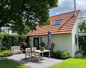 Terras met zitjes bij Vakantiehuisje in Heythuysen, Noord Limburg, Limburg.