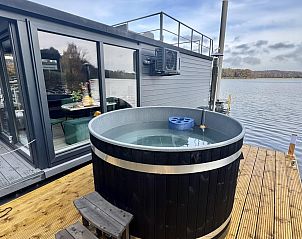 Verblijf 386107 - Vakantiewoning Noord Limburg - Floating in Limburg - rooftop hottub