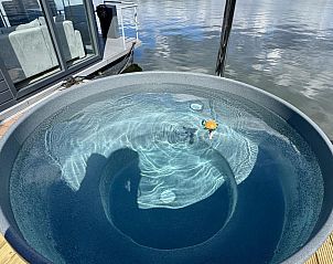 Verblijf 386107 - Vakantiewoning Noord Limburg - Floating in Limburg - rooftop hottub