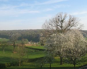 Bloeiende bomen rondom Buitenverblijf 't Herfse, vakantiehuis in Epen, Zuid Limburg.