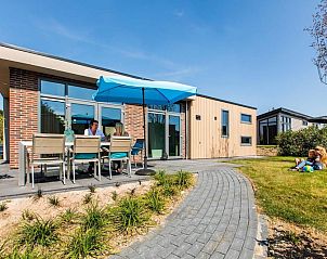 Geniet van het terras bij Module Special 6 personen in Schin op Geul, Zuid Limburg, perfect voor ontspanning in de natuur.