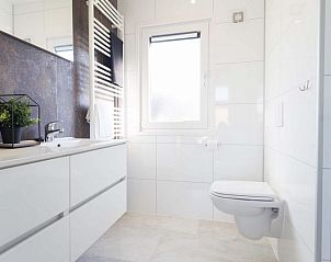 Moderne badkamer in Z Module 6 personen Wellness, vakantiehuis in Schin op Geul, Zuid Limburg.