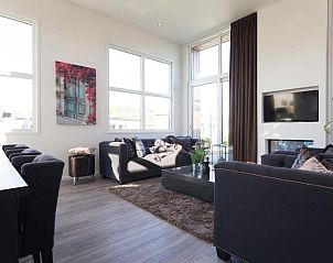 Ruime woonkamer in Z Module 6 personen Wellness, vakantiehuis in Schin op Geul, Zuid Limburg.