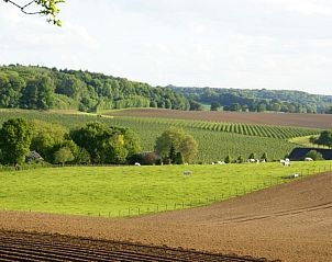 Prachtig uitzicht op glooiende heuvels rondom Domein Hellebeuk, vakantiehuis Valkenburg, Zuid Limburg.