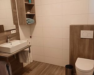 Moderne badkamer in vakantiehuis Domein Hellebeuk, Valkenburg, Zuid Limburg.