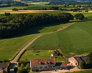 Omgeving van Vakantiehuisje in Wijlre, Zuid-Limburg, met uitgestrekte velden en natuur.
