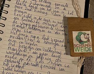 Gastenboek in Vakantiehuisje in Wijlre, Zuid Limburg met handgeschreven berichten en persoonlijke ervaringen.